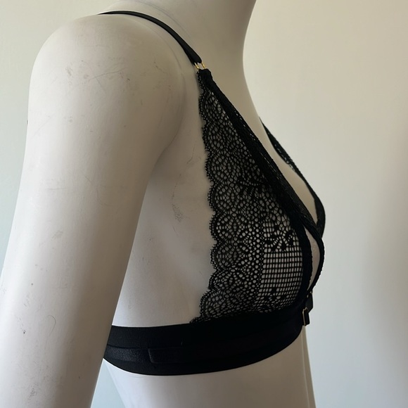 Allure Black Lace Bra - Picture 2 of 7